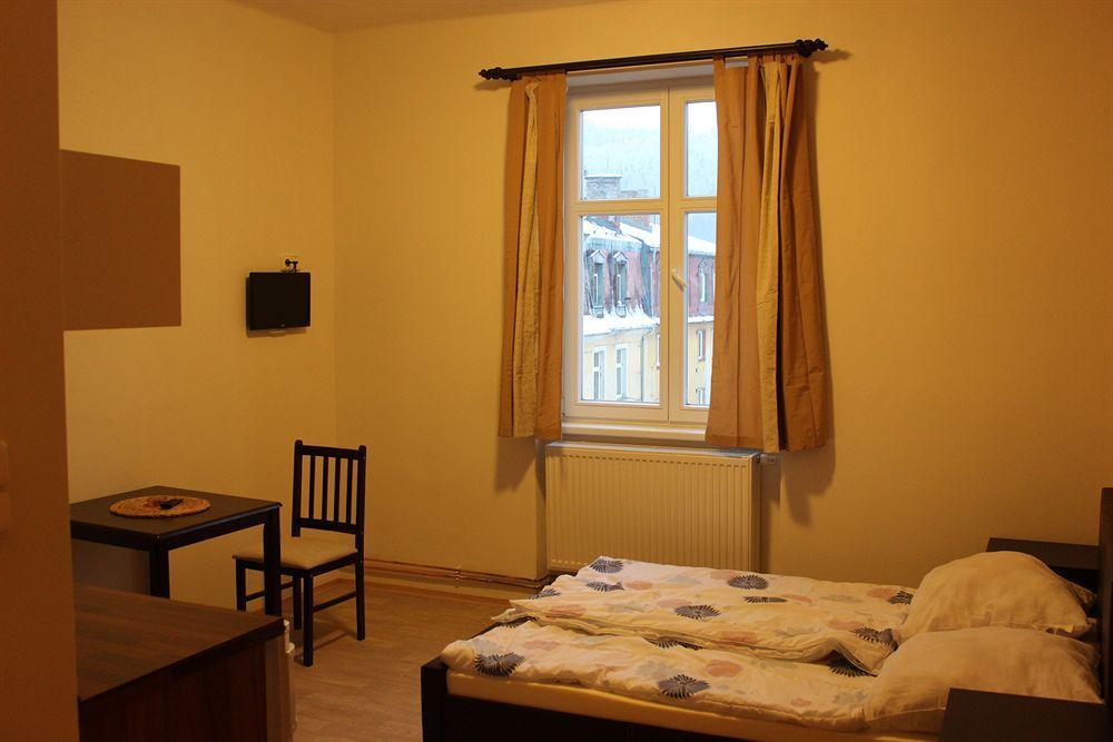 Hostel Foster Mariańskie Łaźnie Zewnętrze zdjęcie